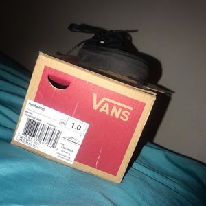 ALL BLACK VANS